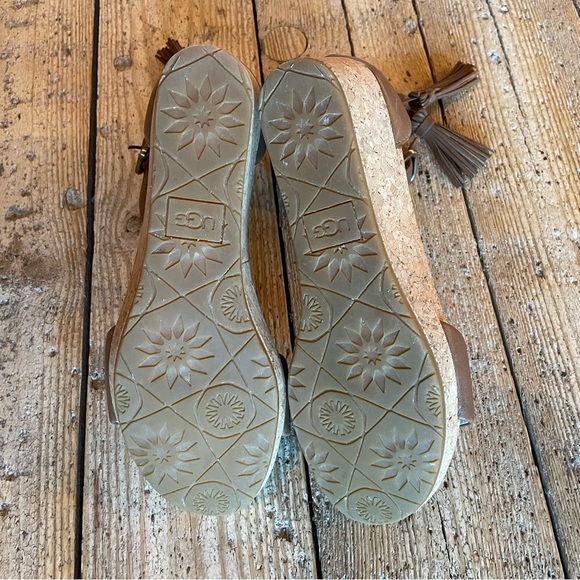 UGG Zoe Wedge Sandals Brown Leather Size 6 - Picture 9 of 10